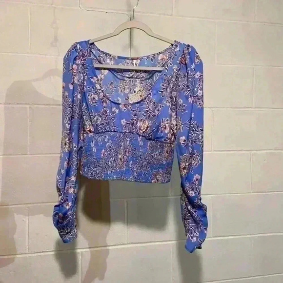 Free People Santiago Blouse SMALL Blue Floral Puff‎ Sleeve Ruched Smocked Boho - Picture 6 of 9